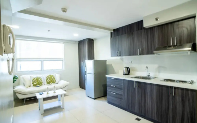 Gilmore Tower Suites By SMS Hospitality