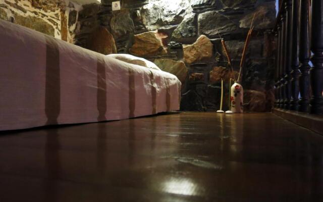 "PefkoPetro" Traditional House