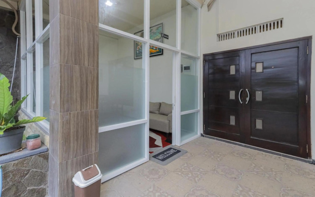 RedDoorz Syariah near Universitas Jember