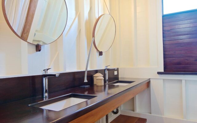 Mahogany Bay Resort & Beach Club, Curio Collection by Hilton