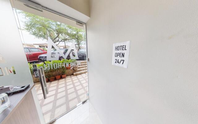 Moment Hotel