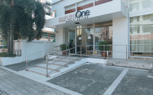 RedDoorz at LuxeLite Suites Makati