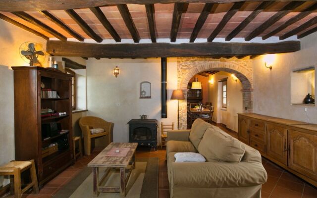 Magnificent Farmhouse in Lucignano With Swimming Pool