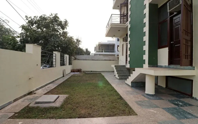 OYO 10759 Hotel Golden Nest