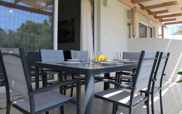 "kalamaki Plaza Apartments ''tzante''"