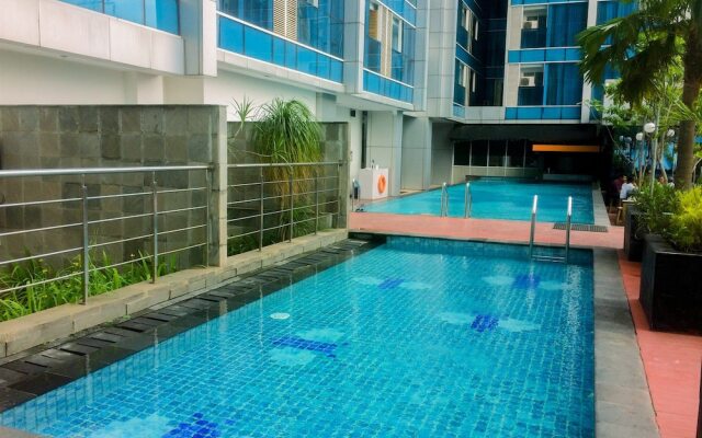 Cozy Studio Room Tamansari The Hive Cawang Apartment By Travelio