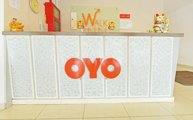 OYO 582 Hotel Walk Inn