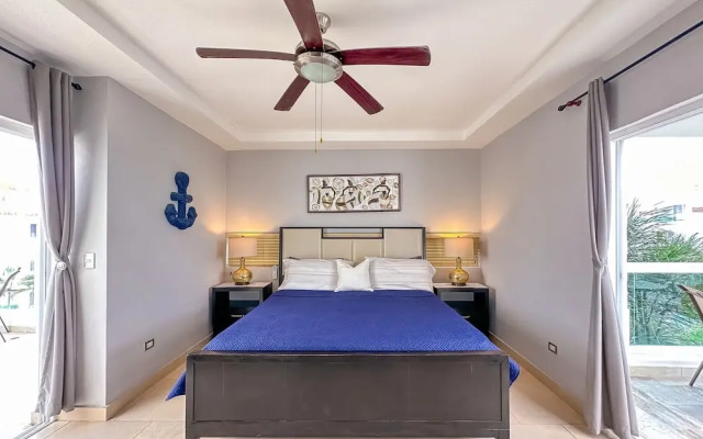 Gorgeous 1 BR PH Apartment w Jacuzzi