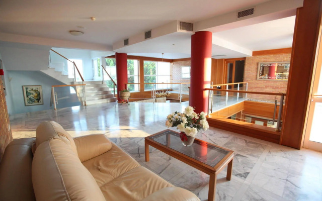 Iria Beach Hotel