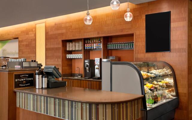 Holiday Inn Airport - Portland by IHG