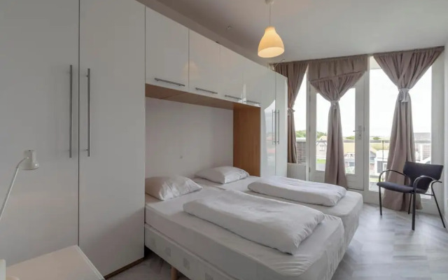 Beachside Apartment With Balcony