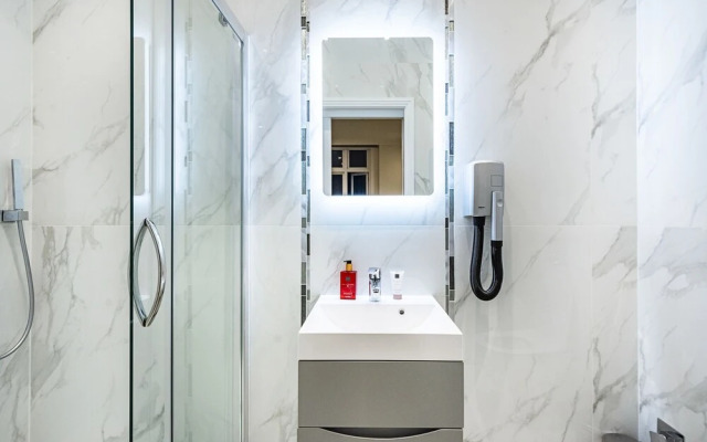 Billionaire Suites Kensington