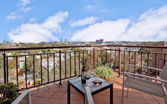 Expansive Views From Sydney 1 Bedroom Apartment