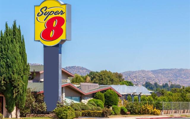 Super 8 by Wyndham Canoga Park