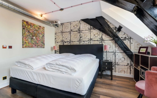 The Monument Hotel