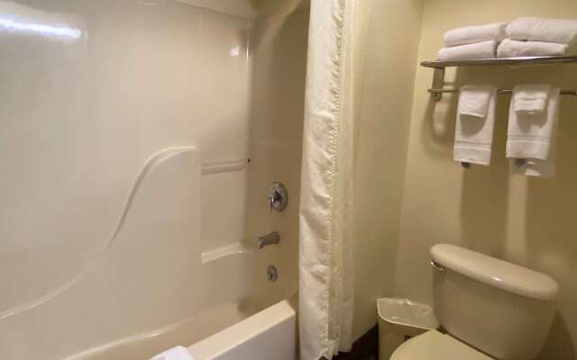 AmericInn by Wyndham Reedsburg