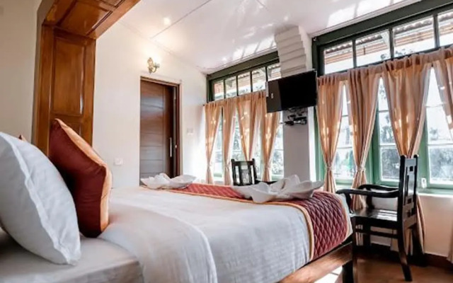 Lakefront Home Hotel