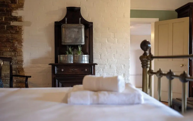 Stunning 4BD Home in Worcestershire