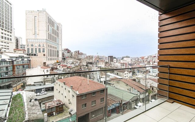 Bright and Centrally Located Flat in Sisli