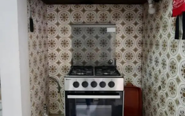 Sunny Terrace Apt, Close to Downtown! 2 Bedroom Flat