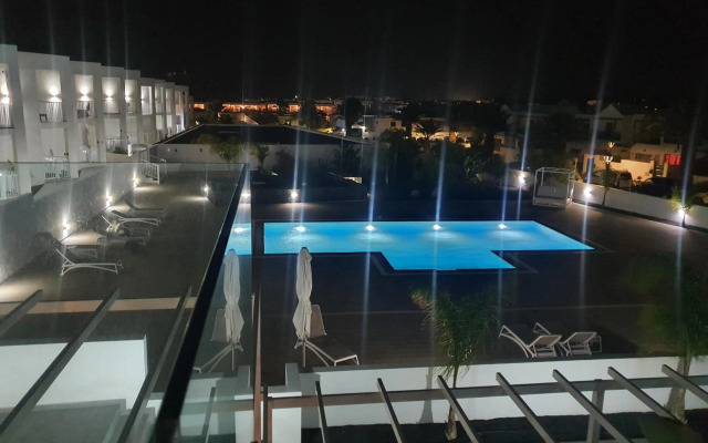 Monarca House, Senator