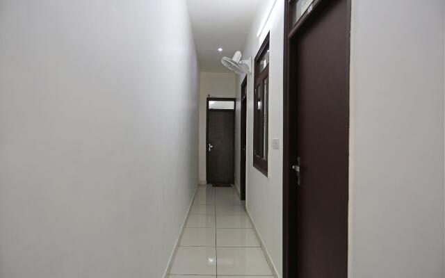 OYO 14971 C D Guest House