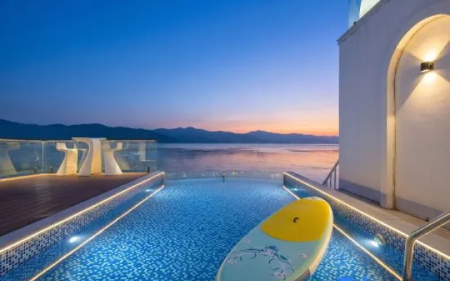Floral Hotel·Suzhou first love meet you hostel (Taihu Hengshan Island Scenic Spot Shop) – Pool – Suzhou