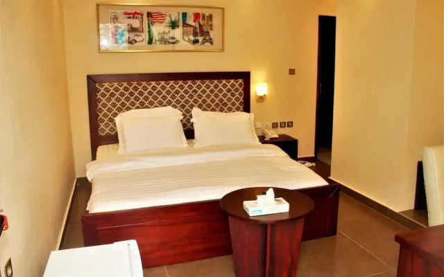 Four Season GUESTHOUSE