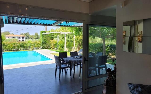 Deluxe 3BD Pool Villa in Chrousso beach Paliouri