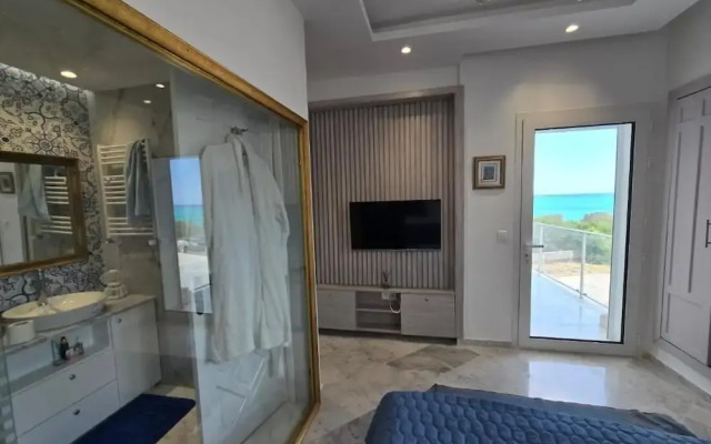 Luxurious Sea View With Private Beach in Gammarth Marsa