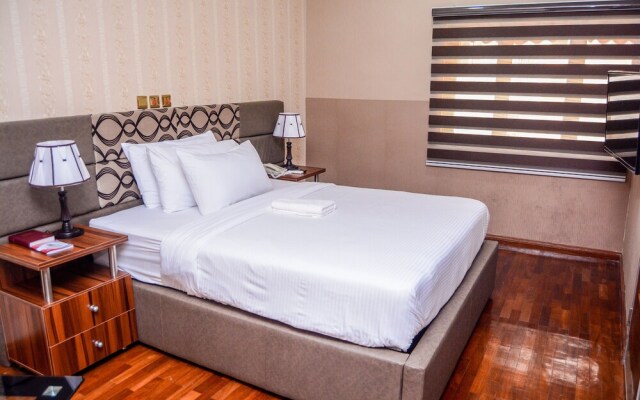 Mahogany Hotel and Suites