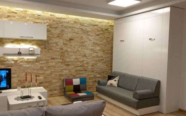 Studio 10
