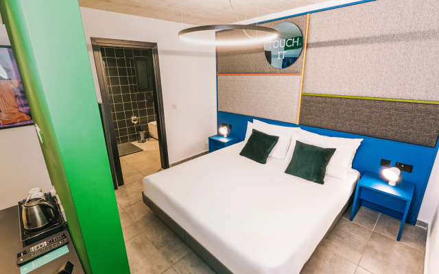 IKYK Hotel - IK Collection