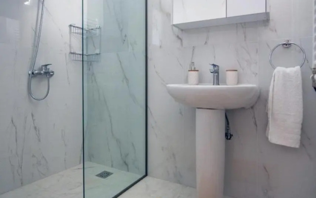 Eden Lily- Luxurious Apartment with Sea View