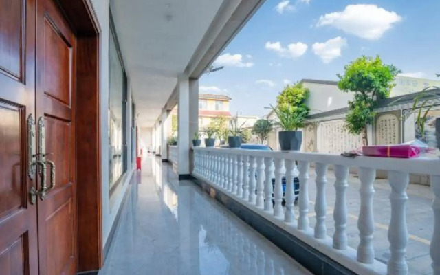 Baoshan Jiahu Hotel