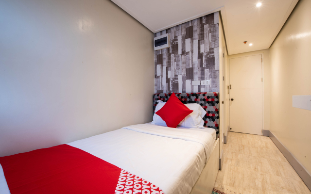 OYO 492 Sunset View Ridge Residences