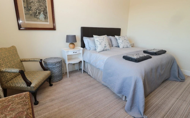 Whinstones at 4 The Villas