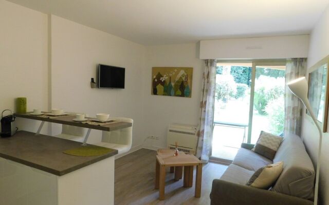 T1, Central Park, climatisation, piscine, parking privé