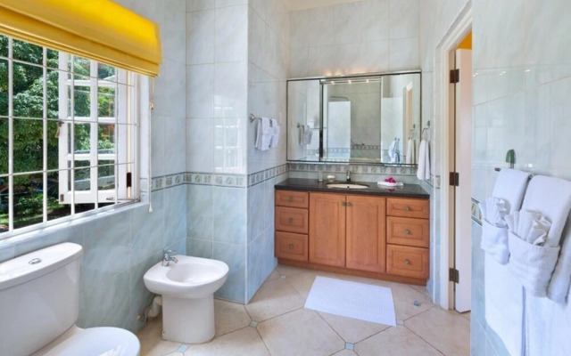 Sunny Vacation Villa 72