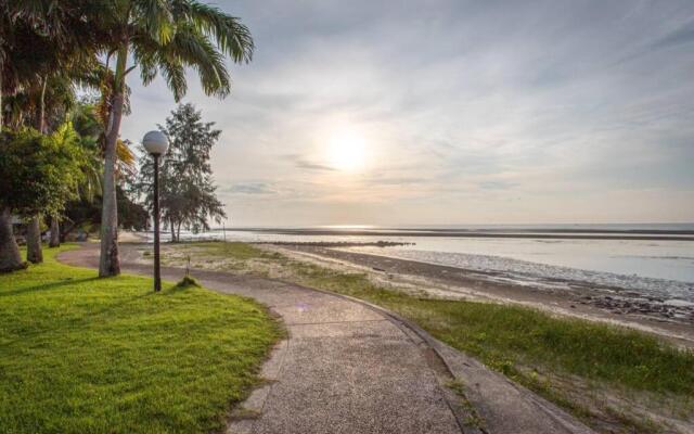 F4 Beach house Kitchen BBQ 3 bedrooms Large yard