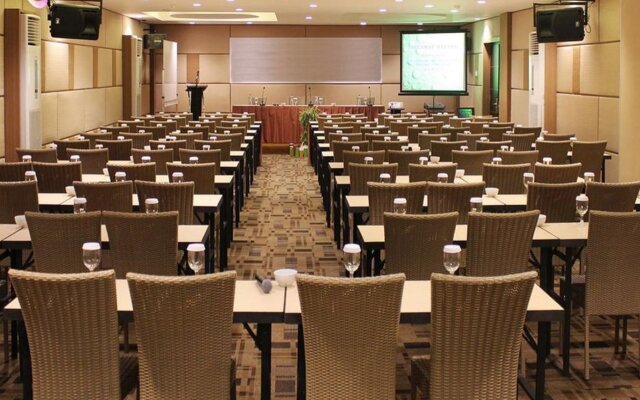 Dewarna Hotel & Convention