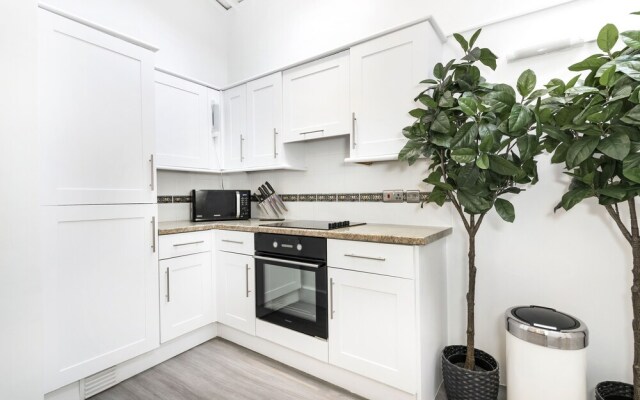 2 Bedrooms Apartment in Central London