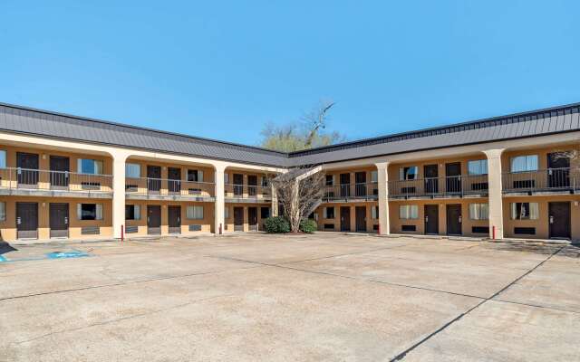 Econo Lodge Pearl