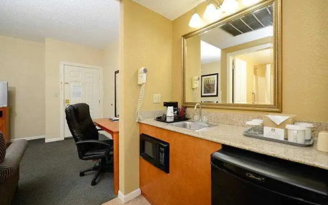 Best Western Country Suites