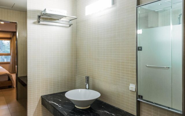 F HOTEL Yeongdeungpo