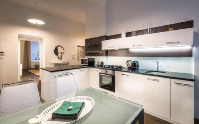 Luxury Modern Designed Oldtown Apartment