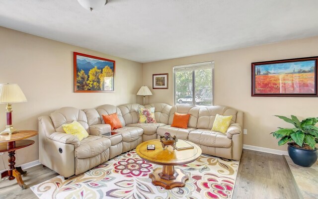 Ideally Located Westminster Home - Sleeps 13