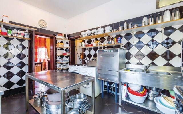 Beautiful Home in Metajna With Wifi and 14 Bedrooms