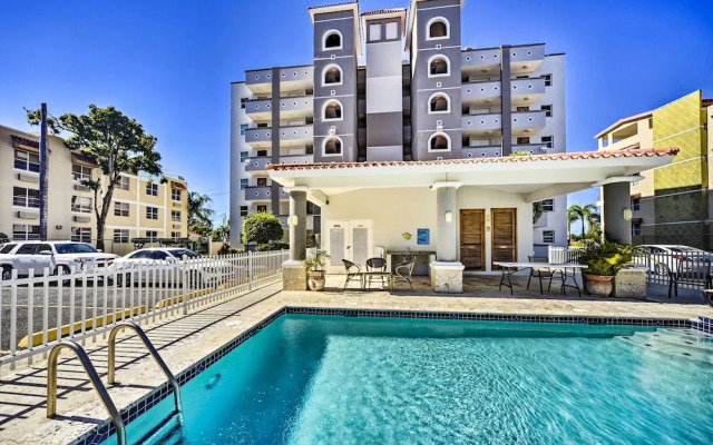 Breezy Condo w/ Ocean View Balcony: Walk to Beach!