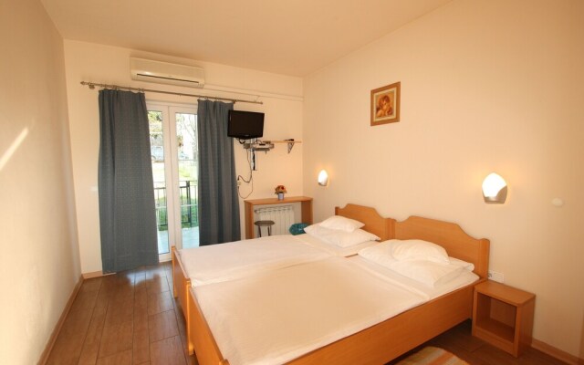 Cozy room in Porec city entrance